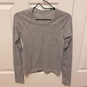 Lululemon black and white striped race length swiftly tech long sleeve top, sz 6
